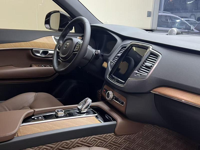 Volvo XC90, 2023 — фото 8 из 12