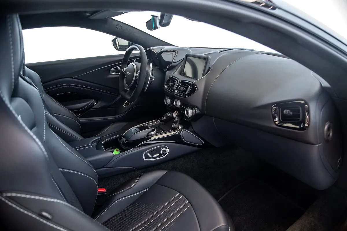 Aston Martin Vantage, 2023 — фото 10 из 10