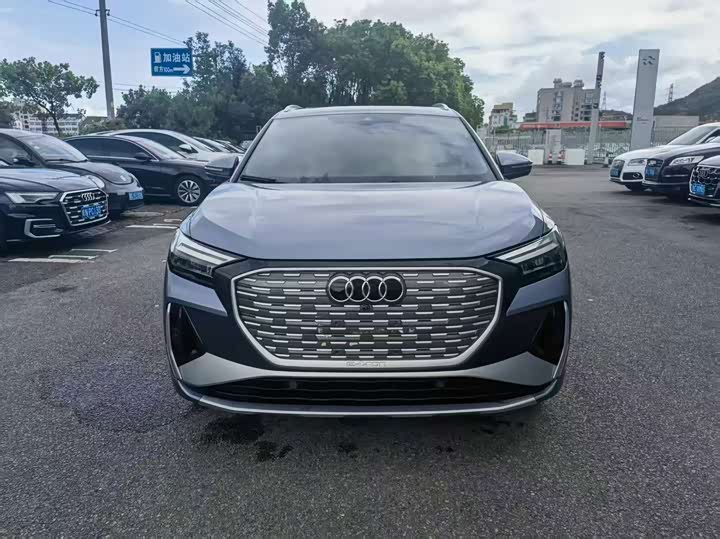 Audi Q4 e-tron, 2023 — фото 2 из 9