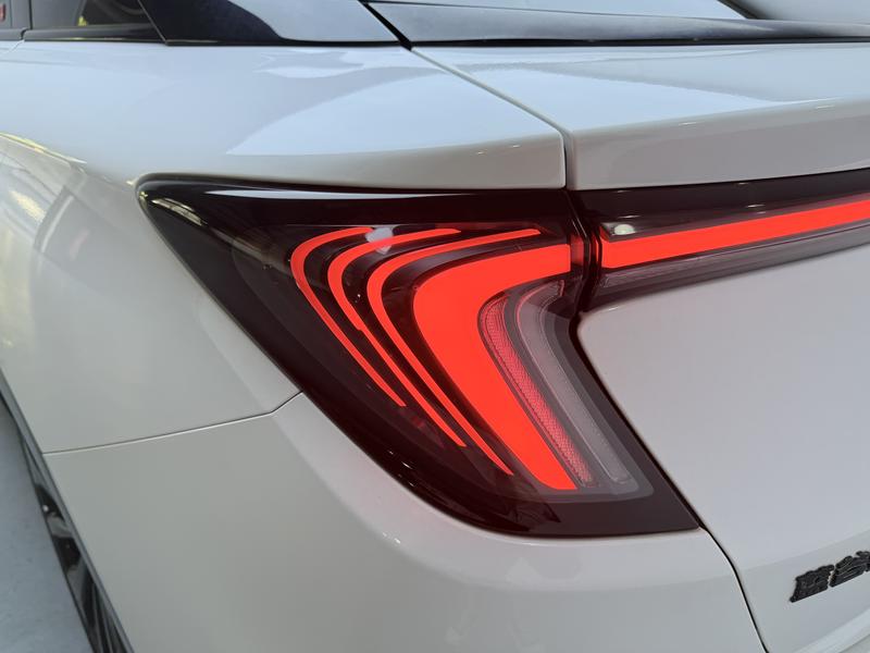 BAIC Arcfox Alpha S, 2023 — фото 10 из 12