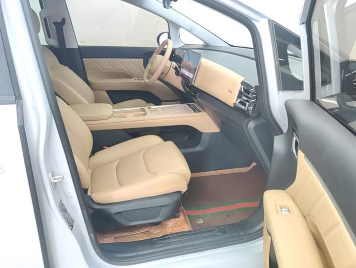 Wuling Starlight 730 Hybrid/EV, 2025 — фото 8 из 9