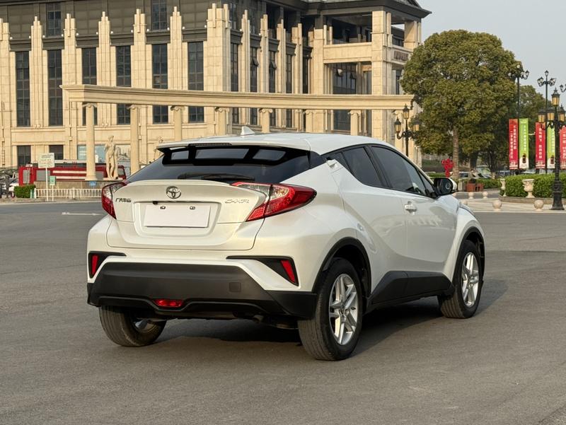 Toyota C-HR, 2022 — фото 6 из 9