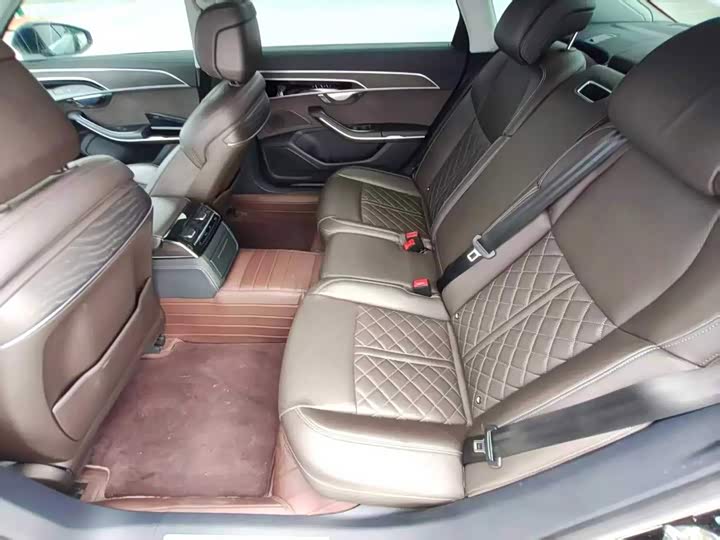 Audi A8, 2023 — фото 8 из 9