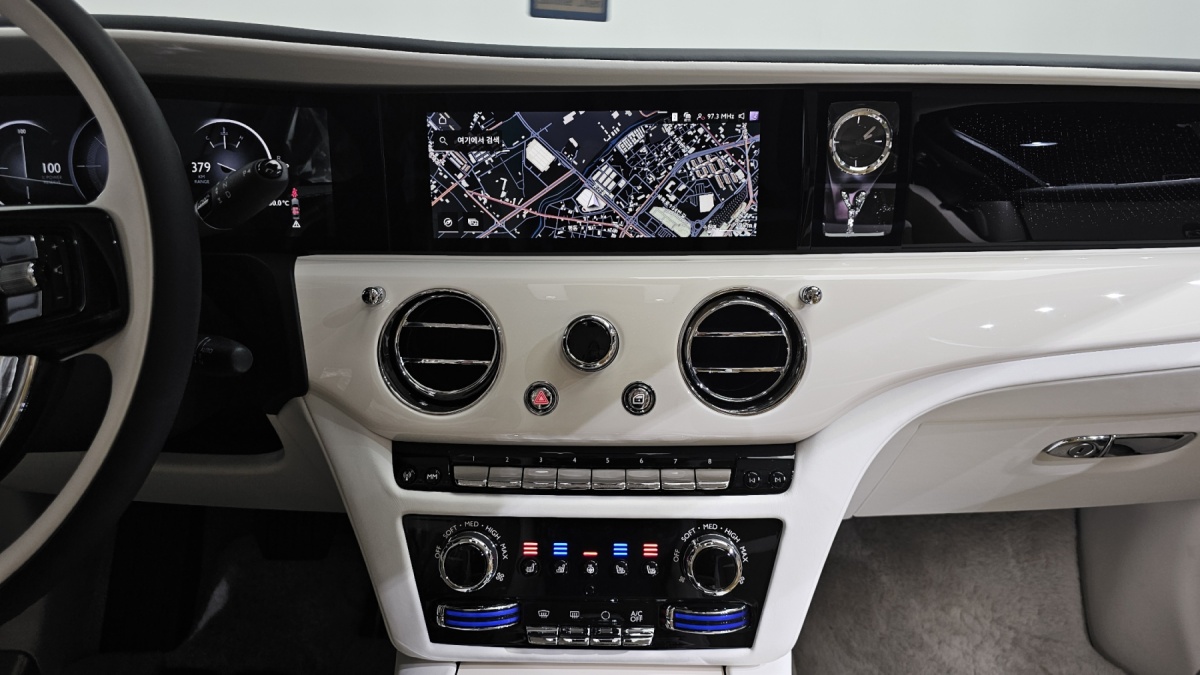 Rolls-Royce Ghost, 2025 — фото 12 из 12