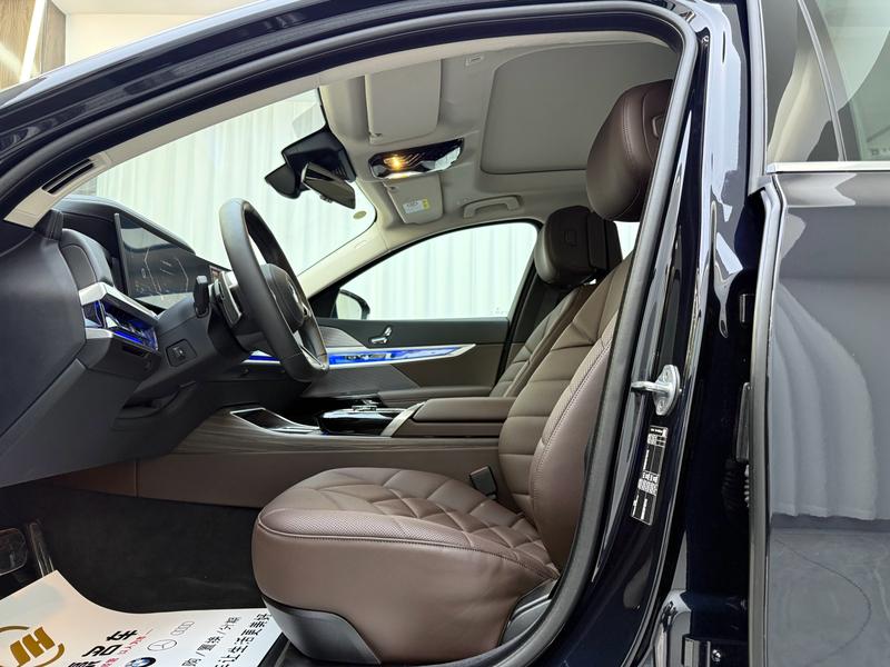 BMW 7 Series, 2025 — фото 6 из 8