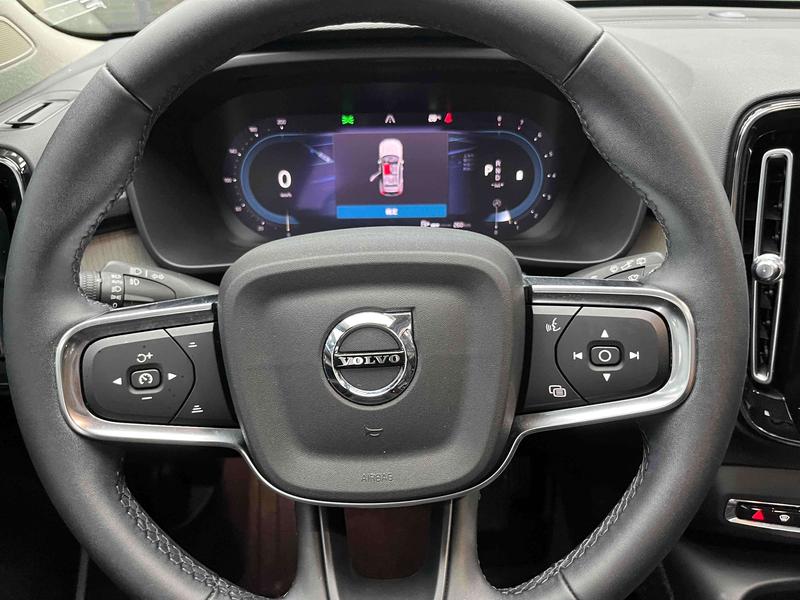 Volvo XC40, 2023 — фото 11 из 12