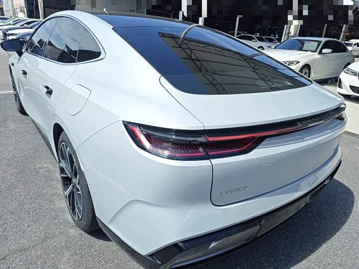 Geely Galaxy E8, 2024 — фото 5 из 9