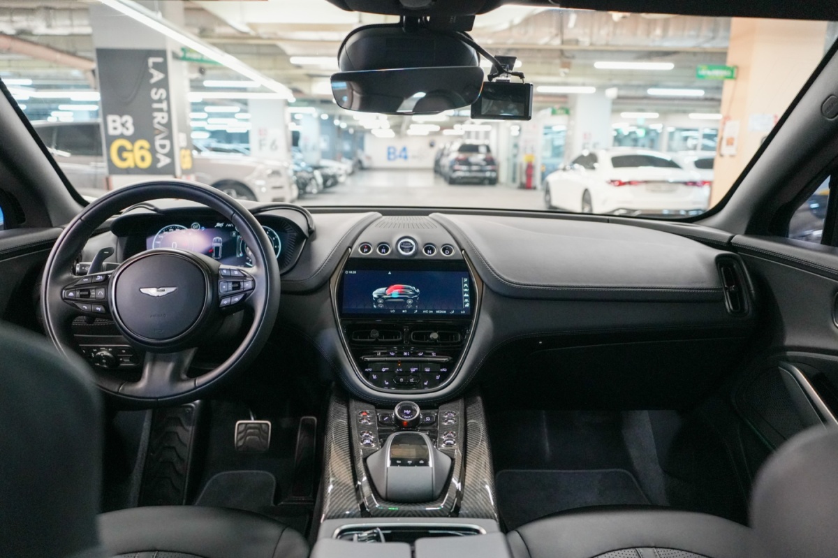Aston Martin DBX, 2024 — фото 9 из 12