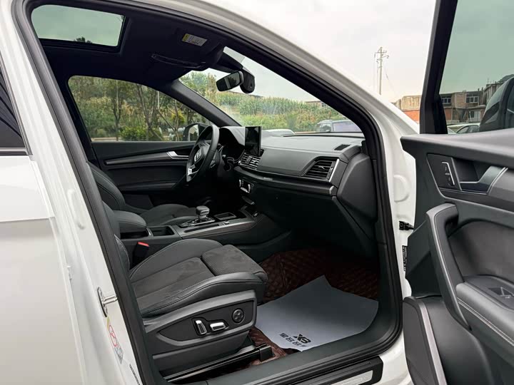 Audi Q5L Sportback, 2023 — фото 9 из 9