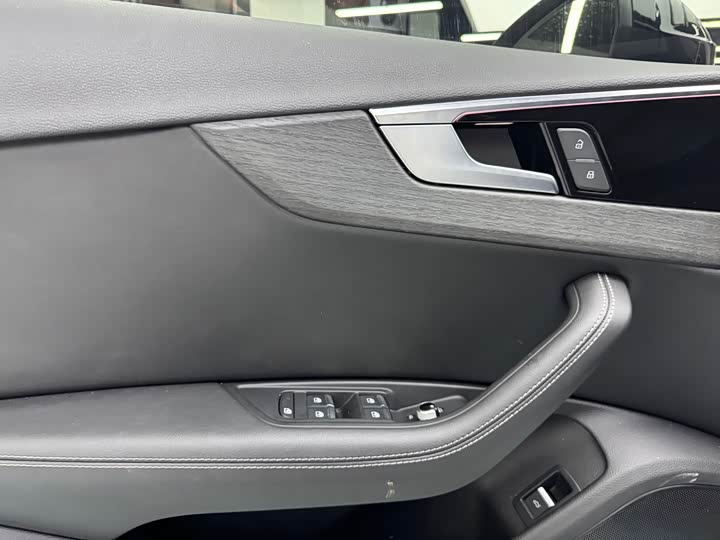 Audi A4L, 2023 — фото 4 из 9