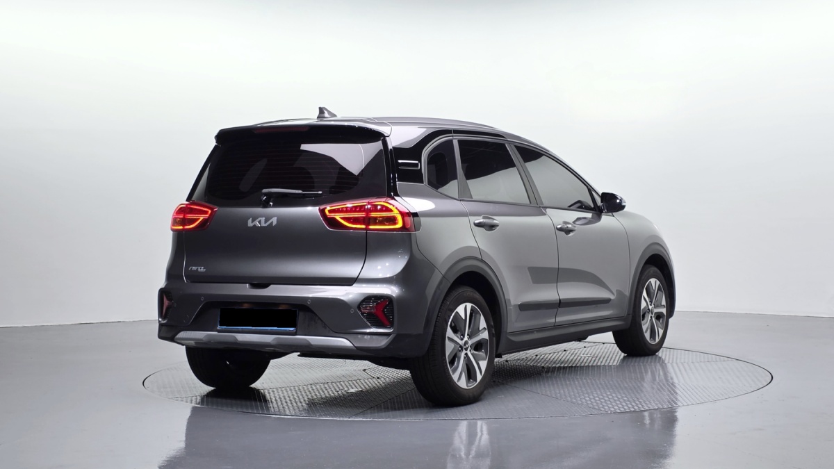 Kia Niro, 2023 — фото 2 из 12