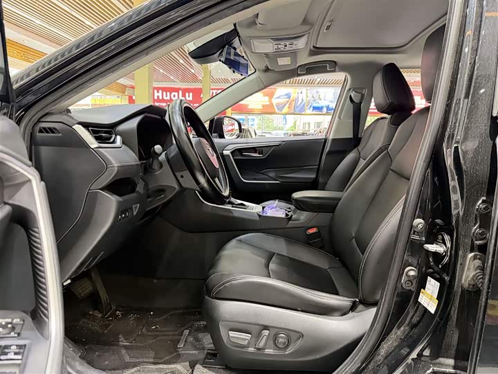 Toyota RAV4, 2022 — фото 7 из 9