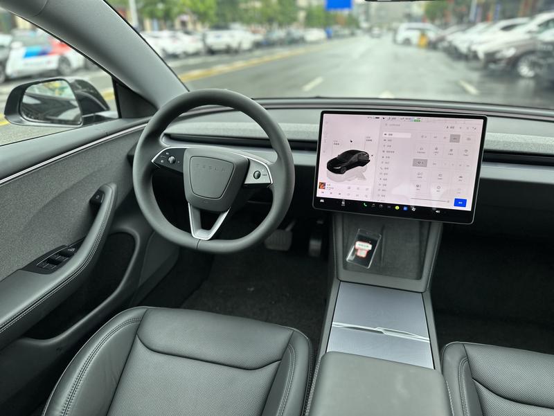 Tesla Model 3, 2025 — фото 7 из 10