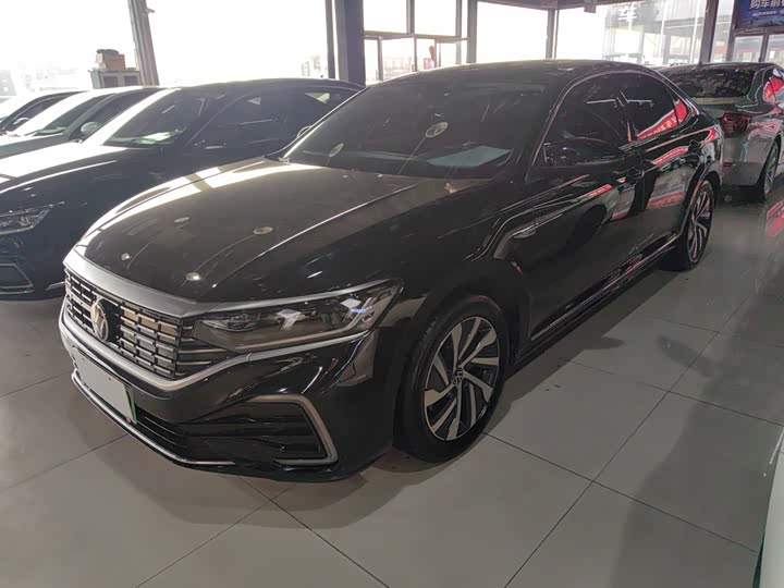 Volkswagen Passat Hybrid, 2023 — фото 2 из 9