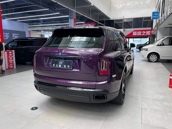 Rolls-Royce Cullinan, 2022 — фото 6 из 9