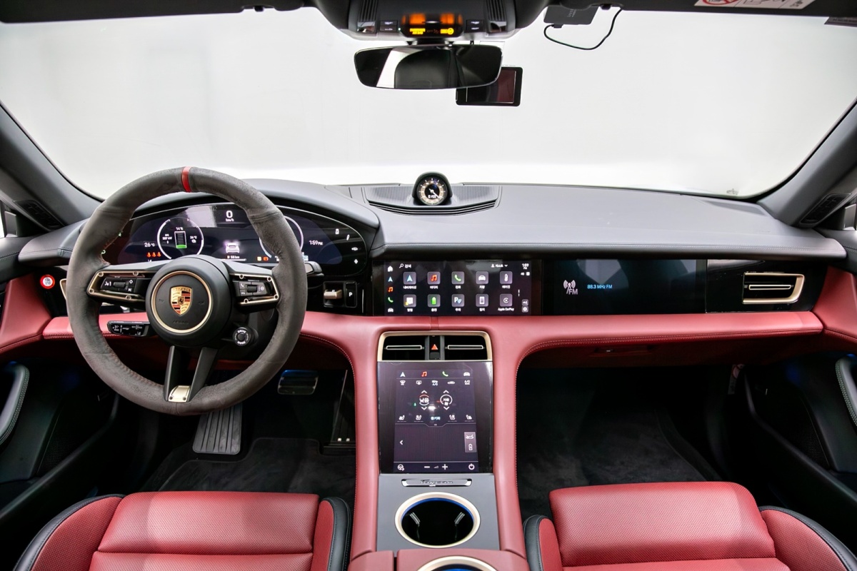 Porsche Taycan, 2024 — фото 9 из 12