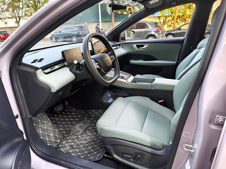 Roewe D6, 2025 — фото 6 из 12