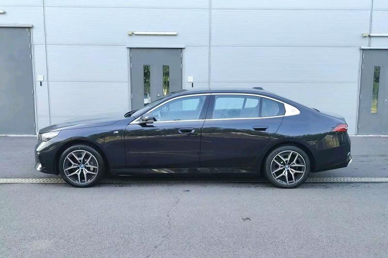 BMW i5, 2025 — фото 3 из 12