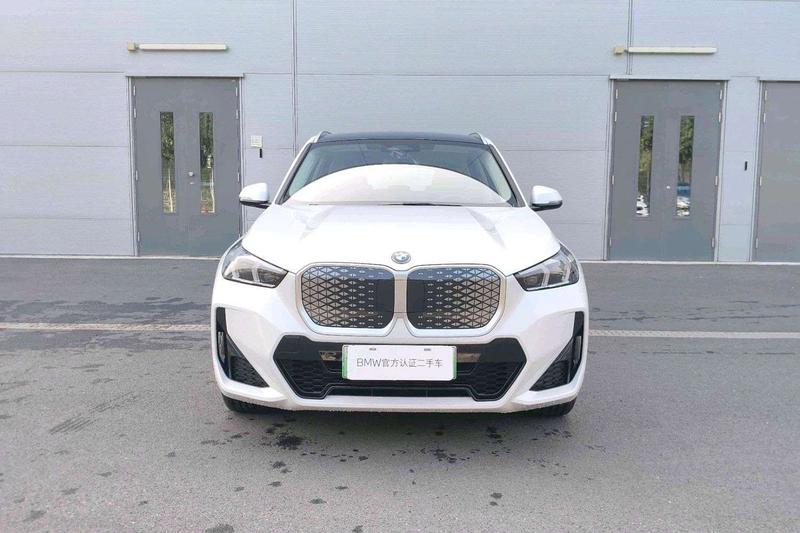 BMW iX1, 2025 — фото 2 из 12
