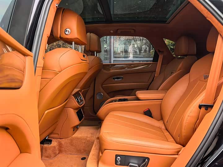 Bentley Bentayga, 2022 — фото 8 из 9