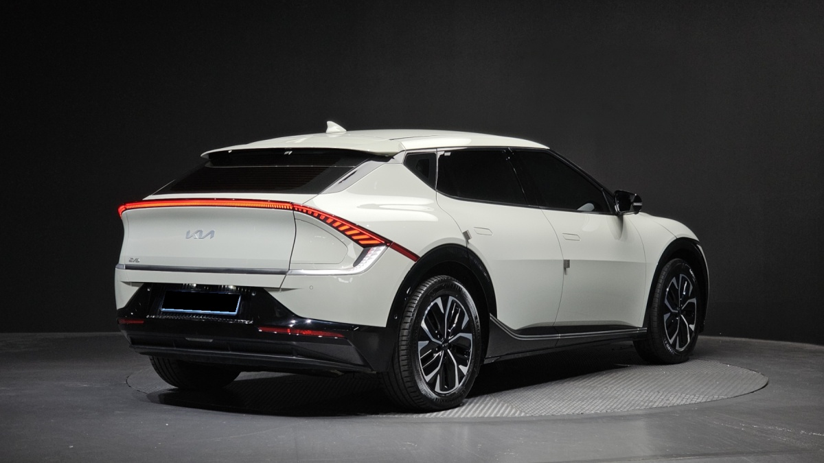 Kia EV6, 2022 — фото 2 из 12