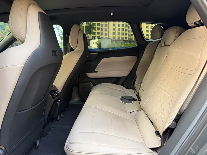 Volvo XC70 Hybrid, 2025 — фото 6 из 9