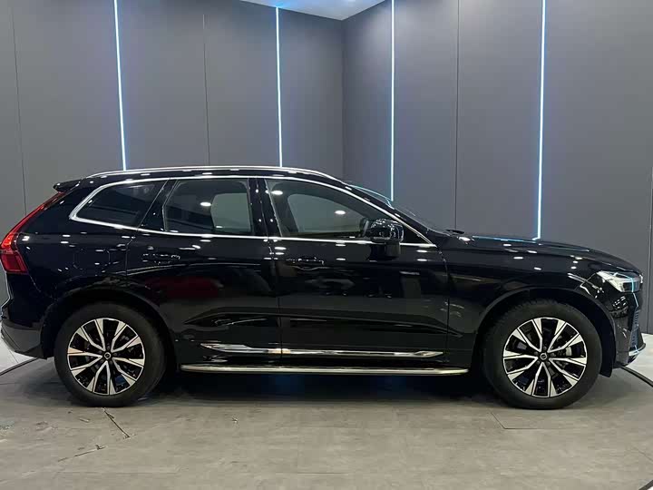 Volvo XC60, 2023 — фото 5 из 9