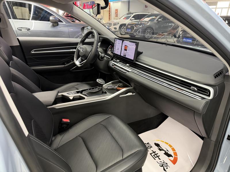 Geely Emgrand, 2023 — фото 8 из 12