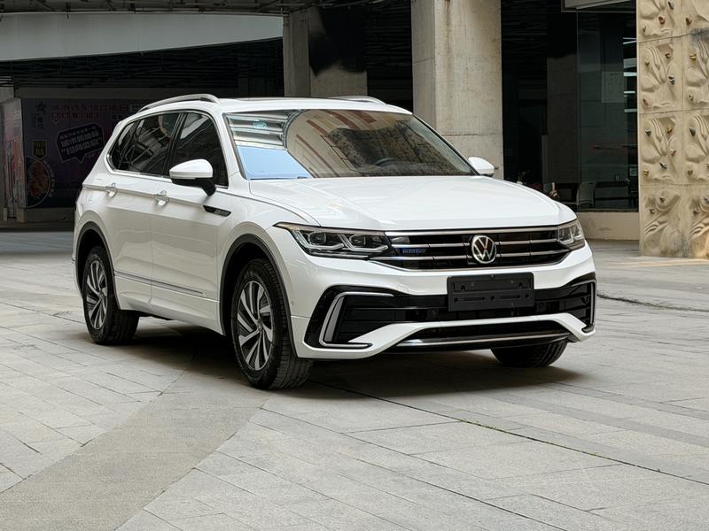 Volkswagen Tiguan L Hybrid, 2022 — фото 3 из 12
