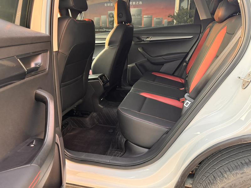 Skoda Karoq, 2023 — фото 9 из 12
