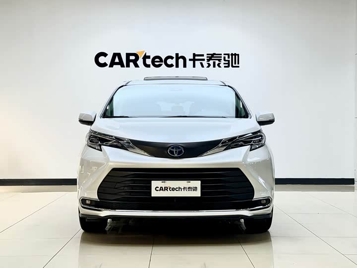 Toyota Sienna, 2023 — фото 2 из 9