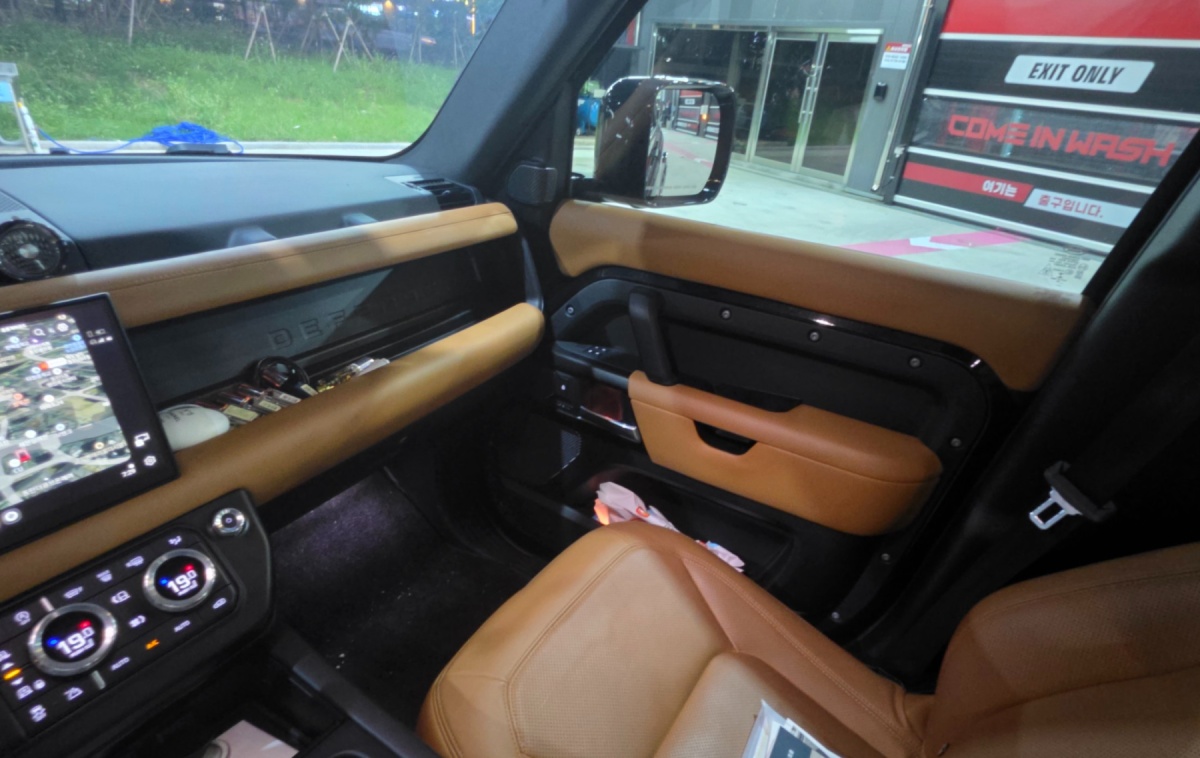 Land Rover Defender, 2022 — фото 9 из 12