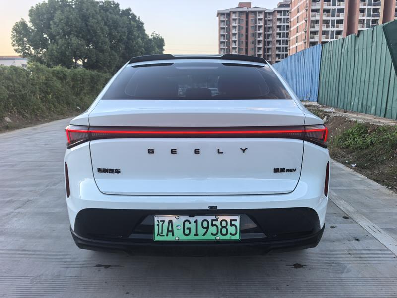 Geely Atlas REV, 2026 — фото 6 из 12