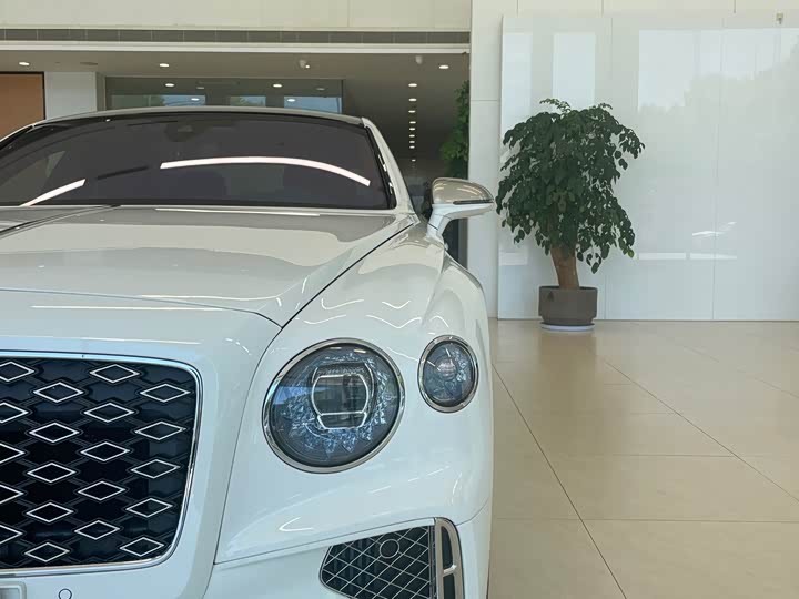 Bentley Flying Spur Hybrid, 2025 — фото 4 из 9