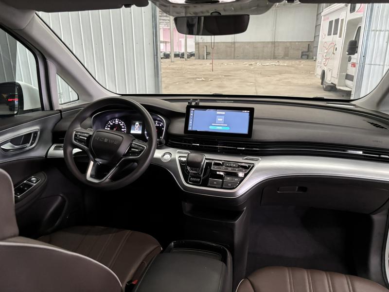 Roewe iMax 8, 2023 — фото 7 из 10