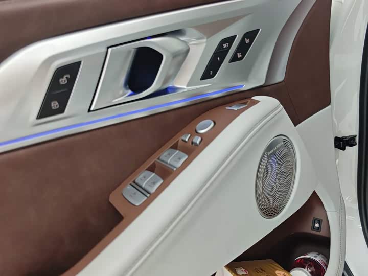 BMW XM, 2025 — фото 5 из 9