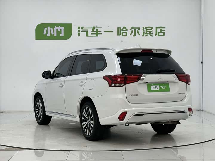Mitsubishi Outlander, 2023 — фото 4 из 9