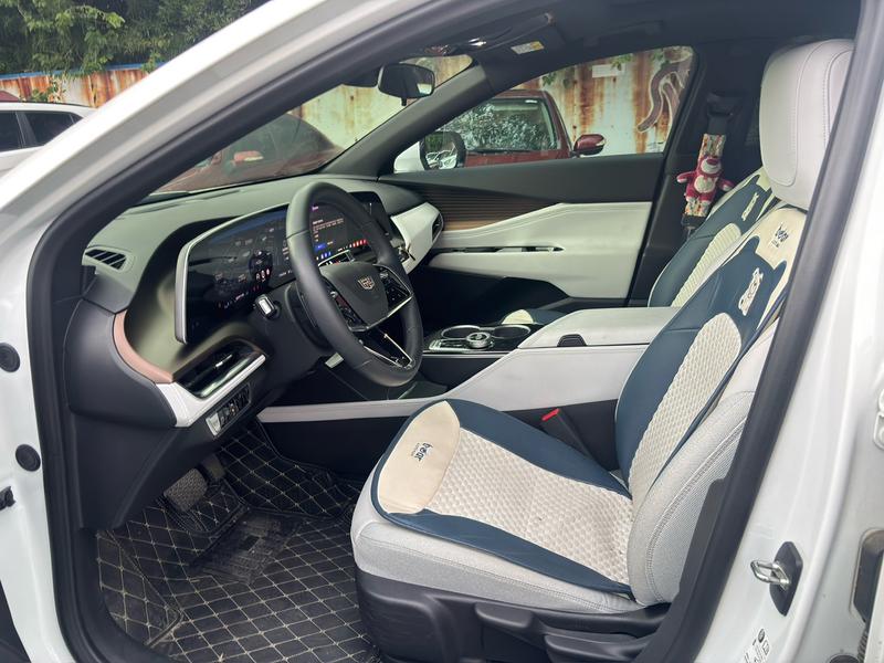 Cadillac GT4, 2025 — фото 6 из 8