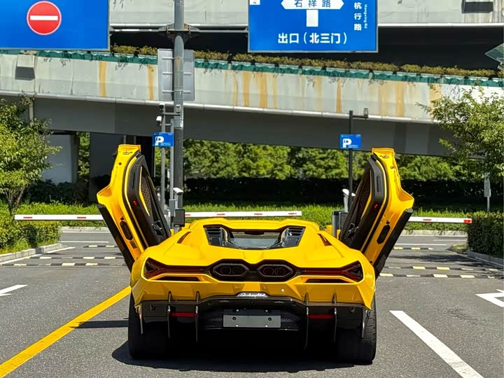Lamborghini Revuelto, 2025 — фото 8 из 9