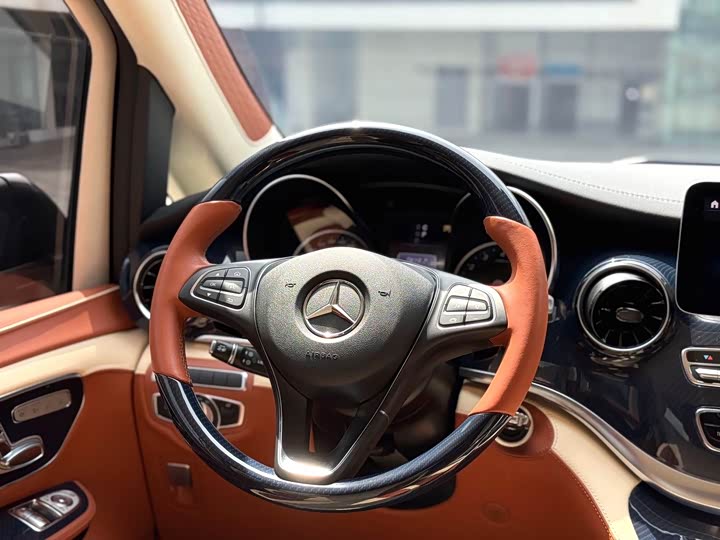 Mercedes-Benz V-Class, 2022 — фото 6 из 9
