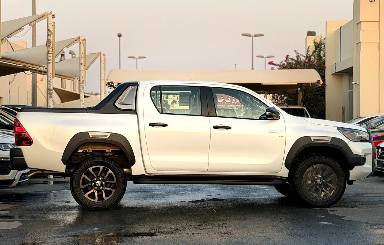 Toyota Hilux, 2026 — фото 7 из 10