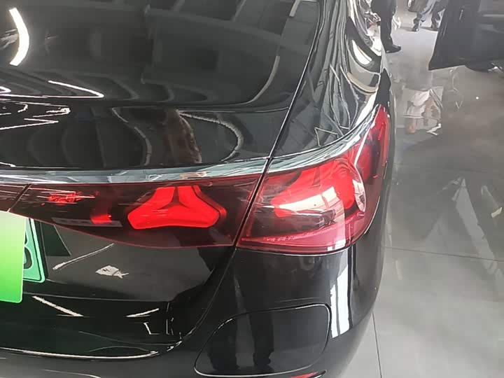 Mercedes-Benz E-Class Hybrid, 2024 — фото 8 из 9