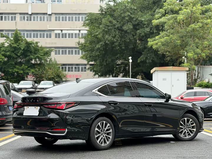 Lexus ES, 2026 — фото 3 из 9