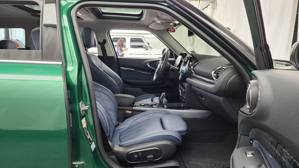 Mini Clubman, 2023 — фото 10 из 12