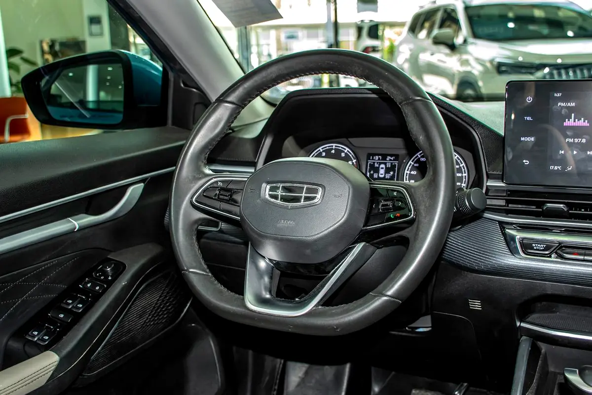 Geely Emgrand, 2025 — фото 7 из 10