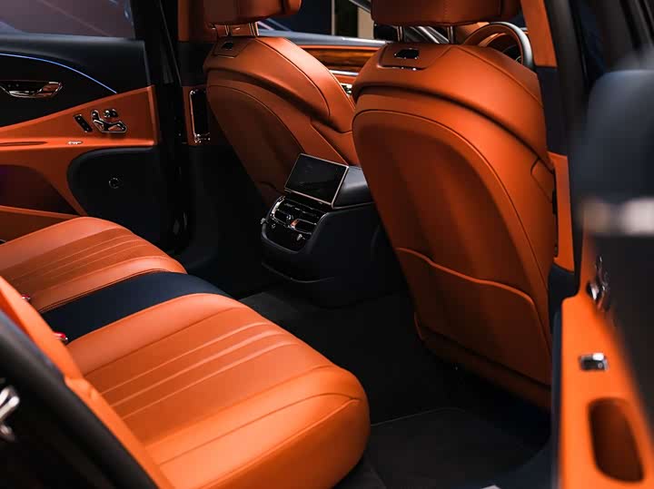 Bentley Flying Spur Hybrid, 2024 — фото 8 из 9