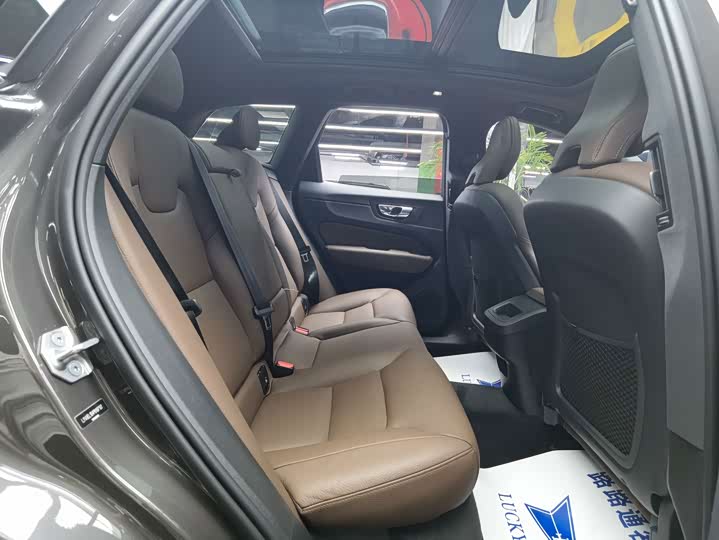 Volvo XC60, 2022 — фото 9 из 9