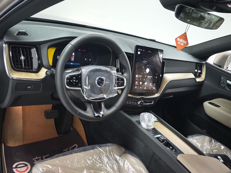 Volvo XC60, 2026 — фото 8 из 12