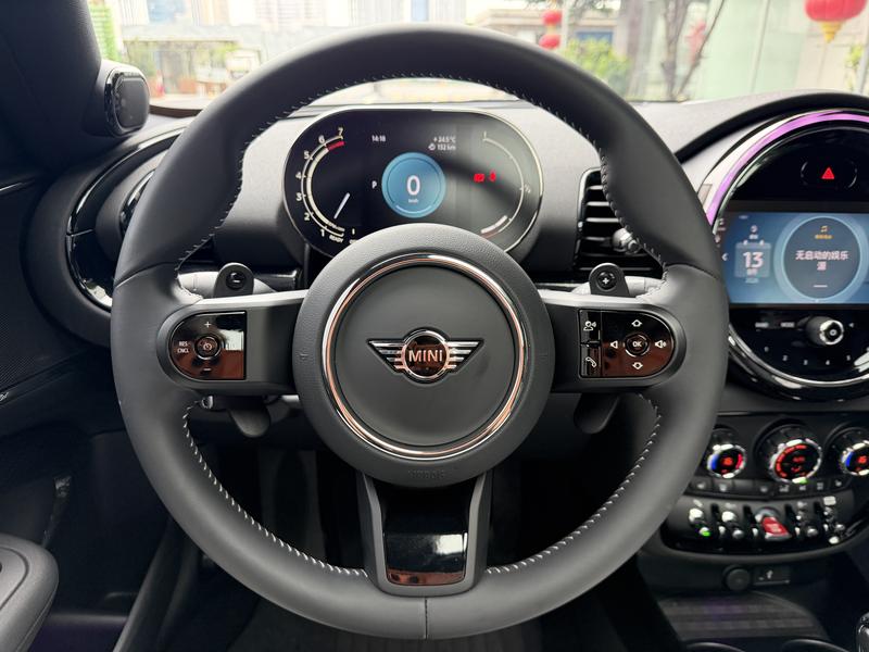 Mini Clubman, 2023 — фото 8 из 11