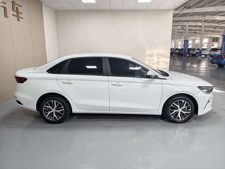 Geely Emgrand, 2025 — фото 8 из 9